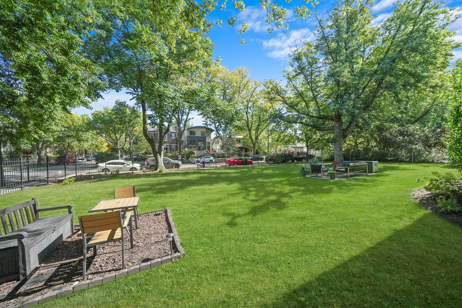 4258 N Greenview Avenue Unit: 3C