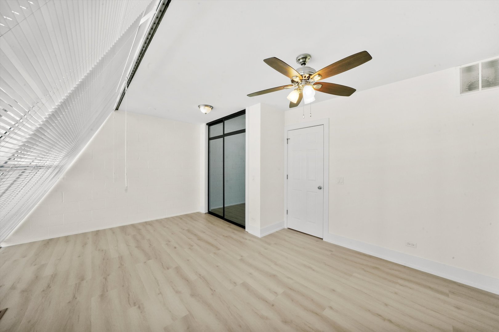 1533 N Sandburg Terrace Unit: 0