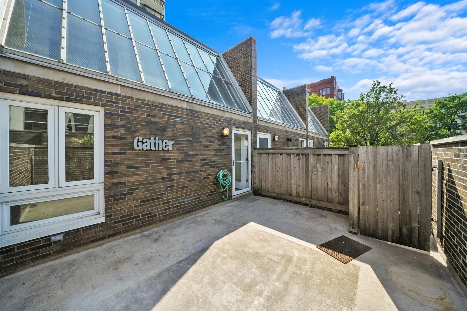 1533 N Sandburg Terrace Unit: 0