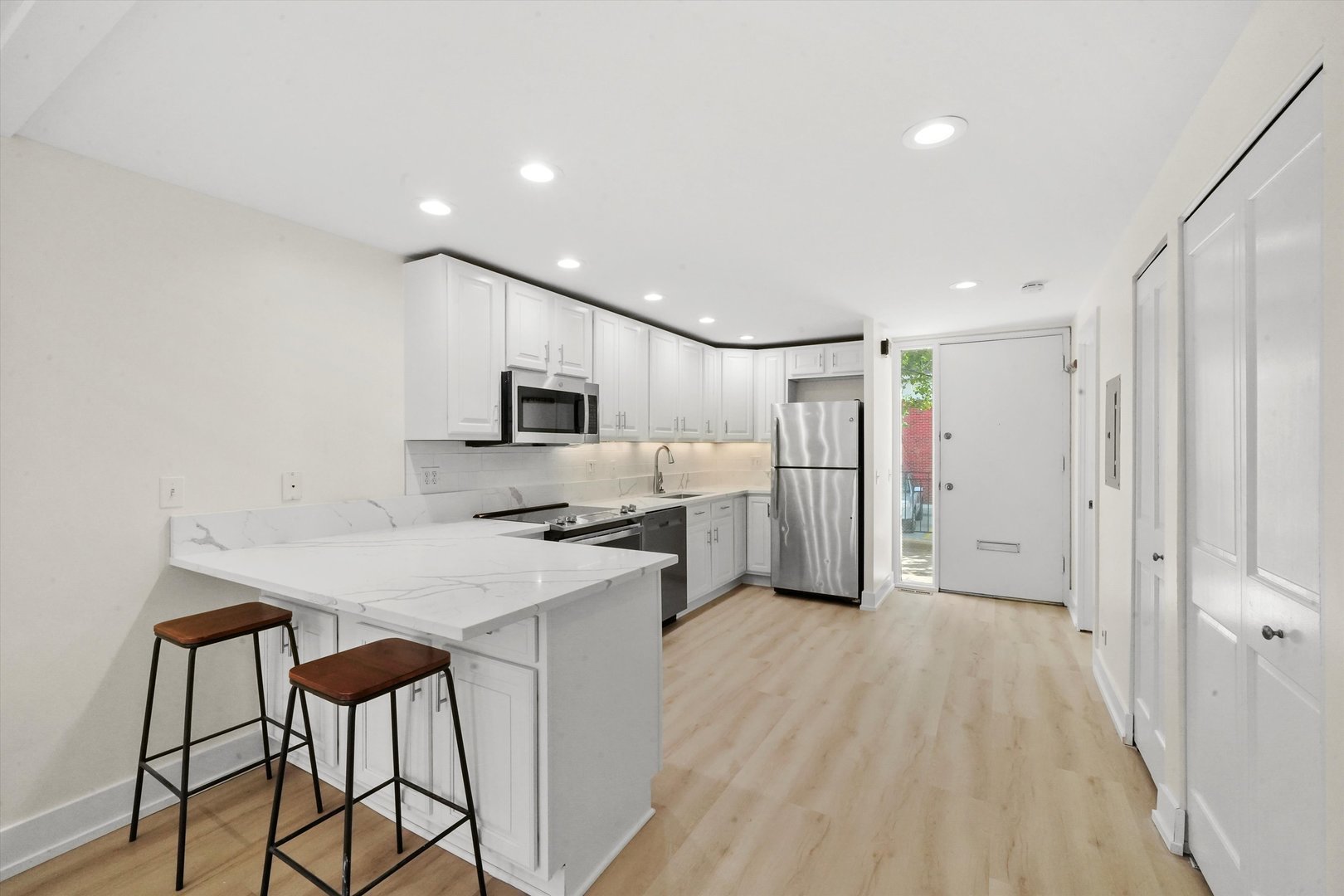 1533 N Sandburg Terrace Unit: 0