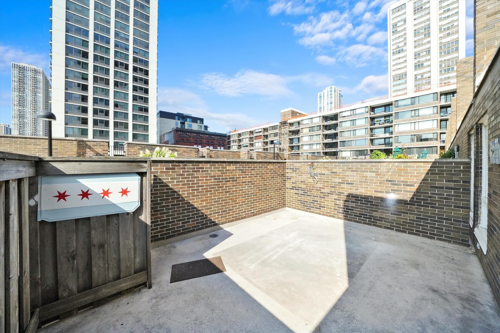 1533 N Sandburg Terrace Unit: 0