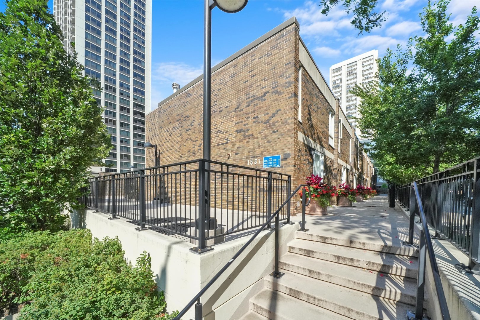 1533 N Sandburg Terrace Unit: 0