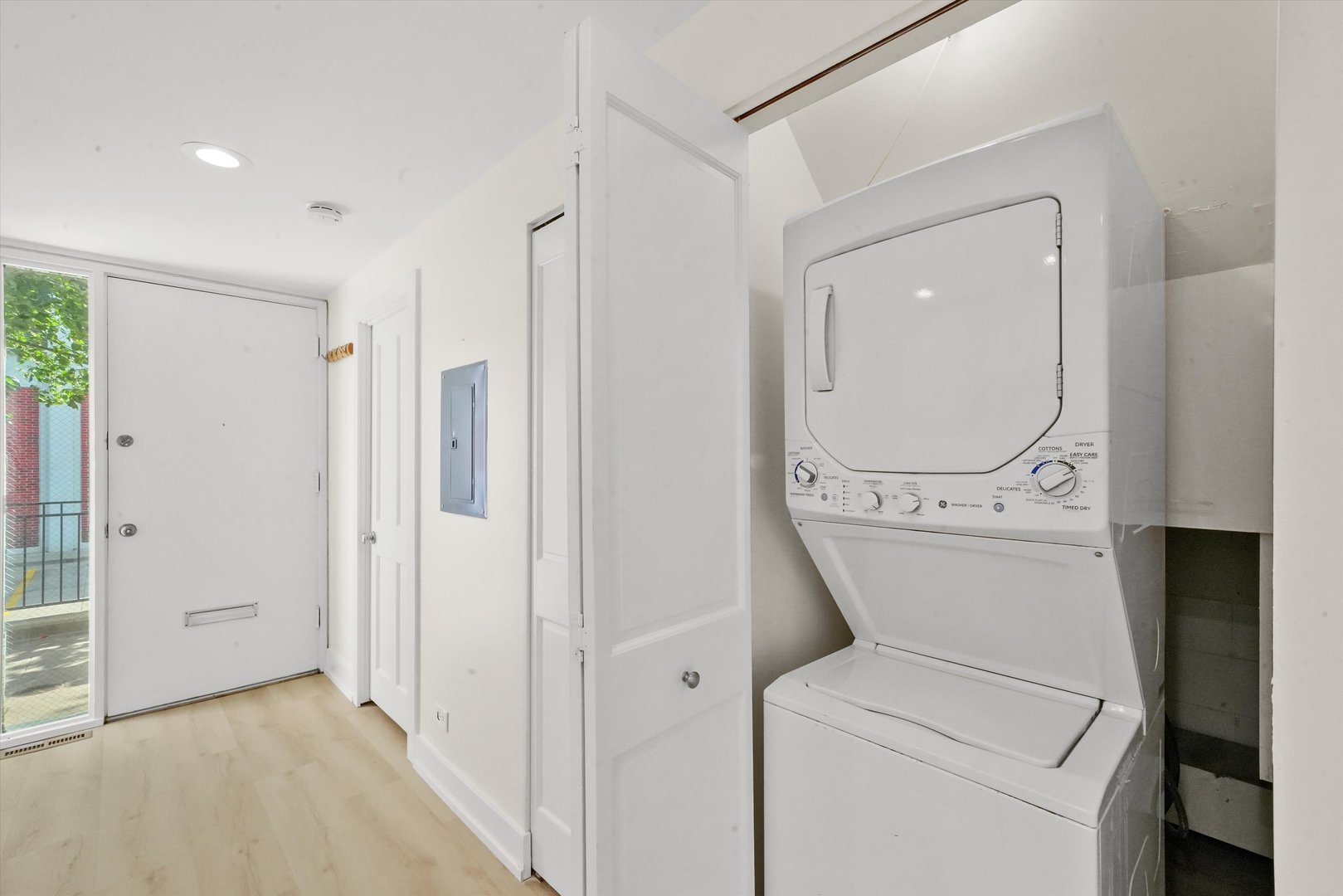 1533 N Sandburg Terrace Unit: 0