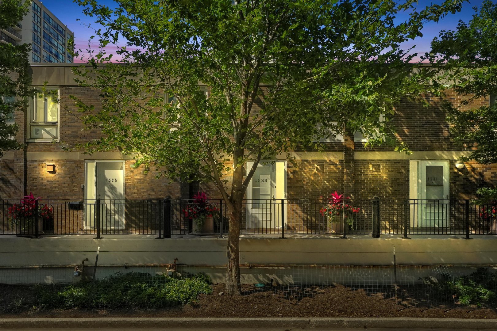 1533 N Sandburg Terrace Unit: 0