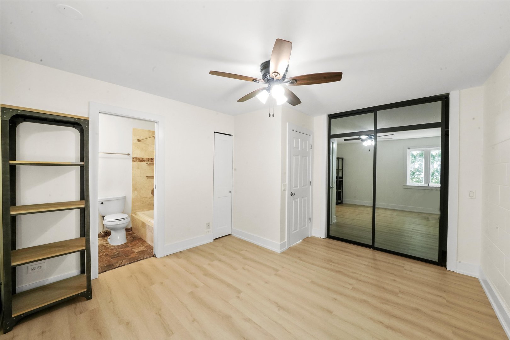 1533 N Sandburg Terrace Unit: 0