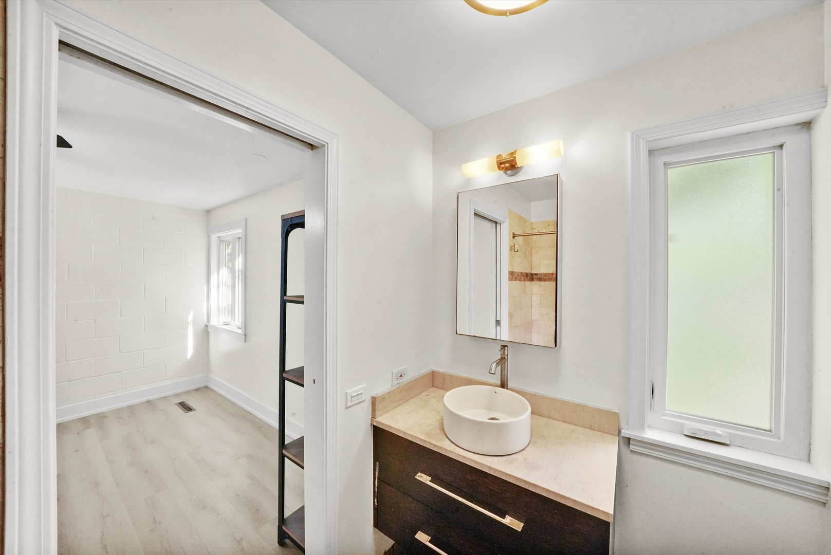 1533 N Sandburg Terrace Unit: 0