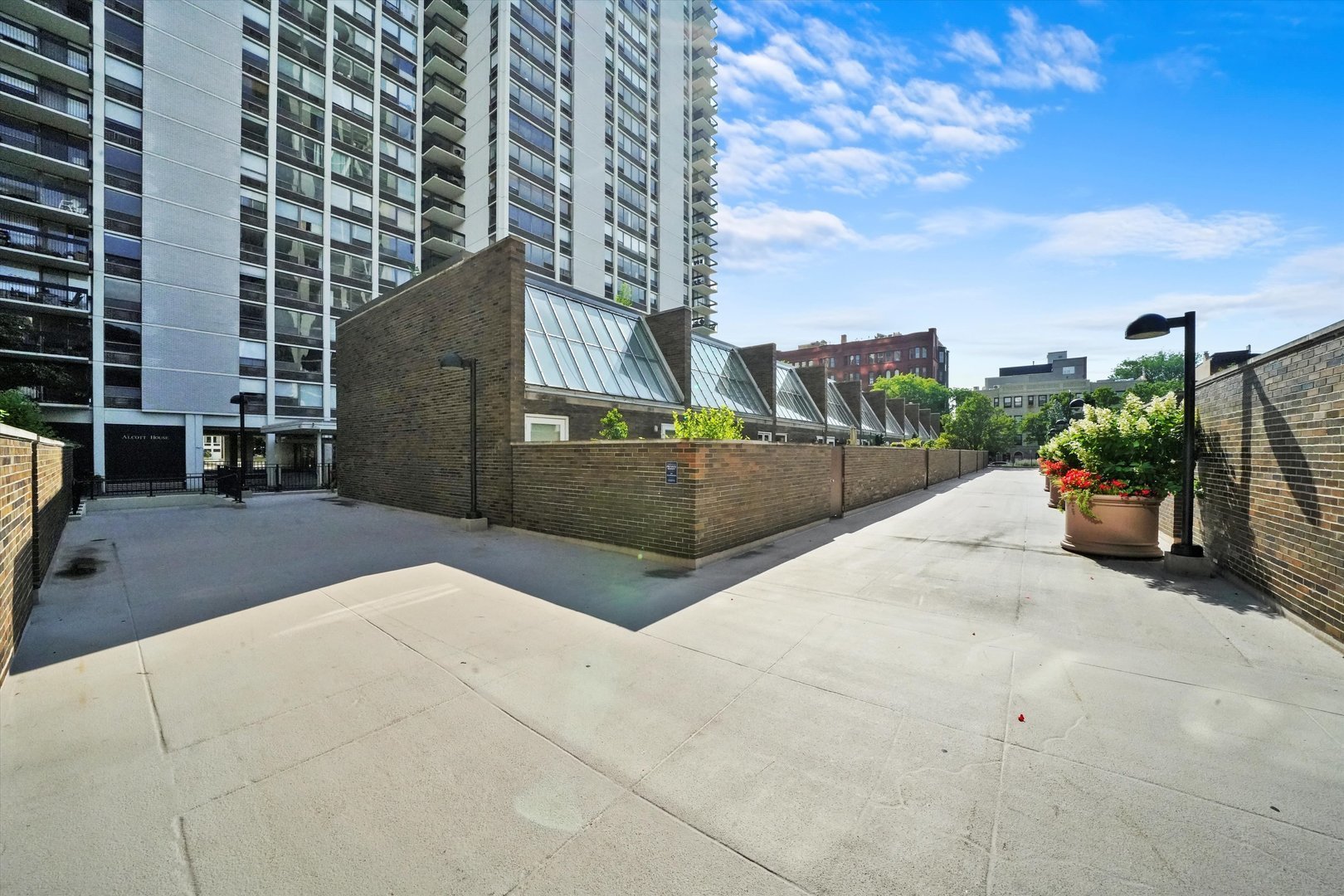 1533 N Sandburg Terrace Unit: 0