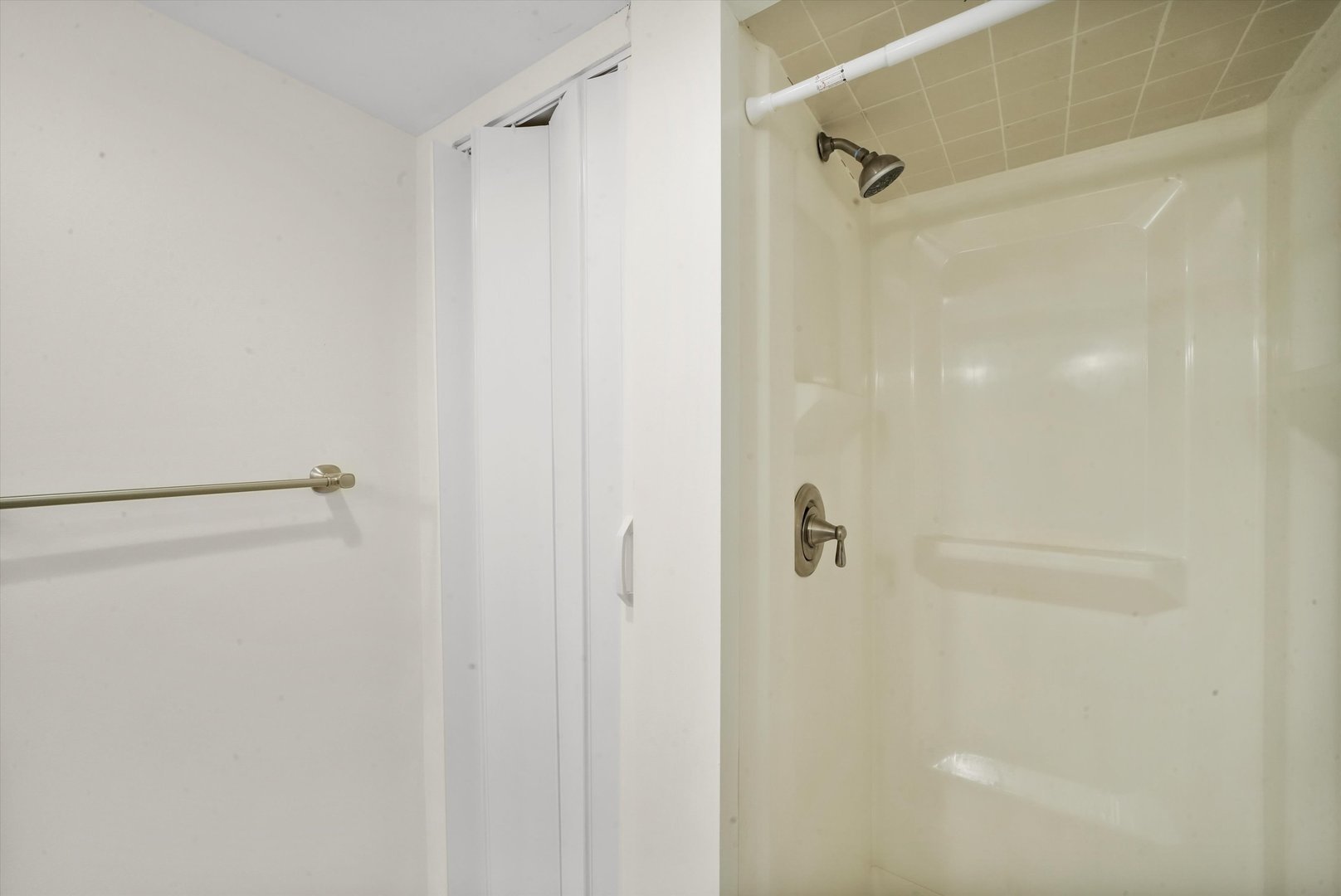 1533 N Sandburg Terrace Unit: 0