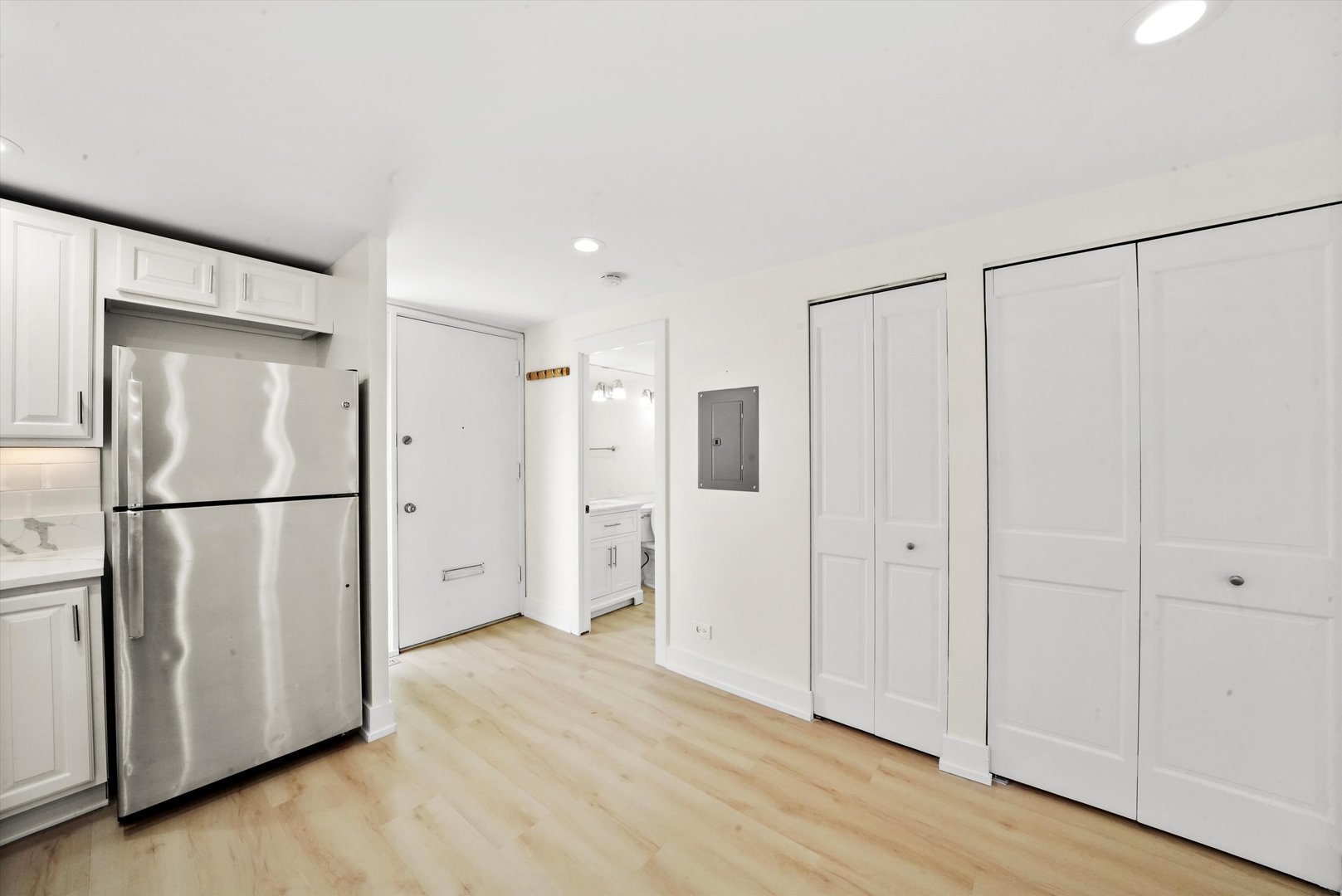 1533 N Sandburg Terrace Unit: 0