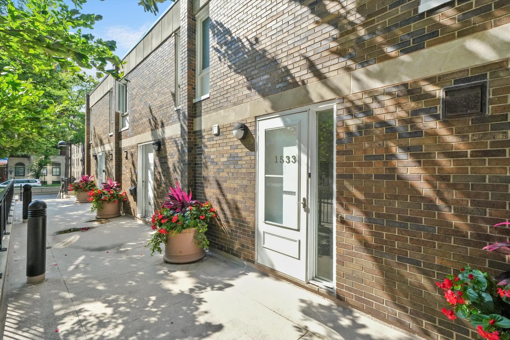 1533 N Sandburg Terrace Unit: 0