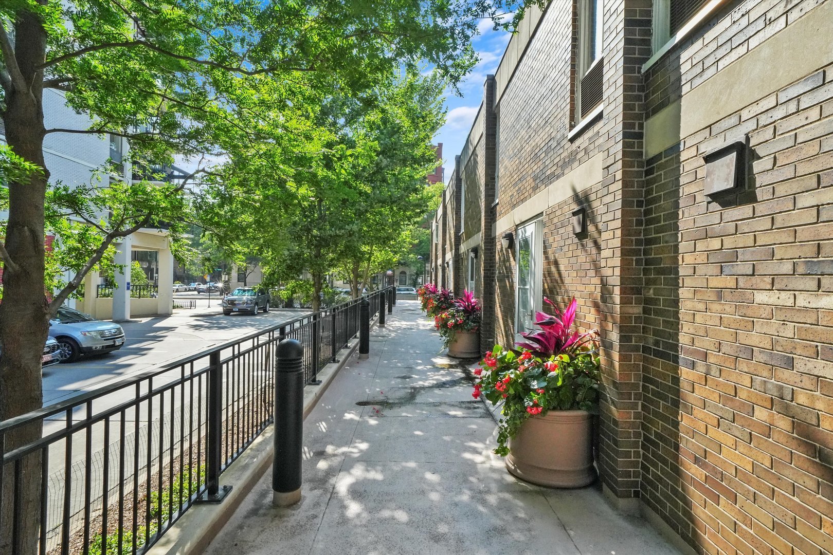 1533 N Sandburg Terrace Unit: 0