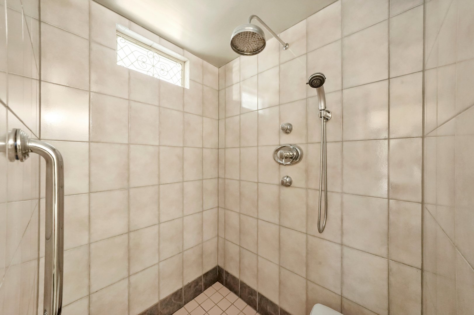 1555 N Sandburg Terrace Unit: 401K