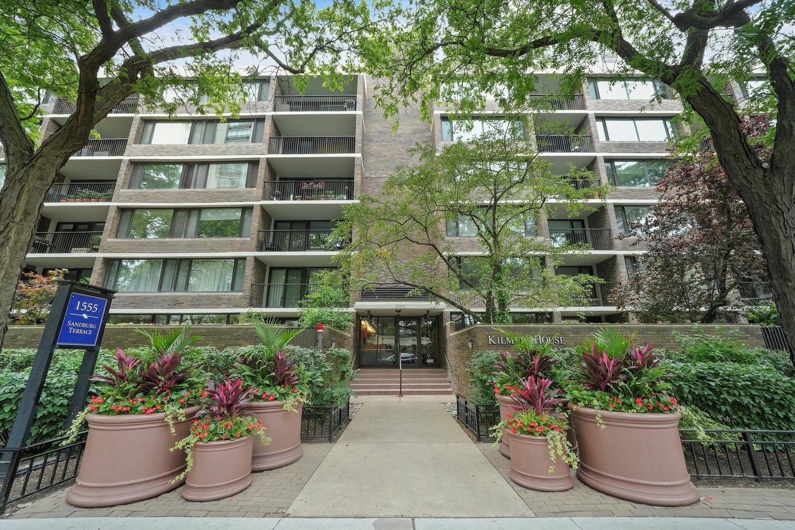 1555 N Sandburg Terrace Unit: 401K