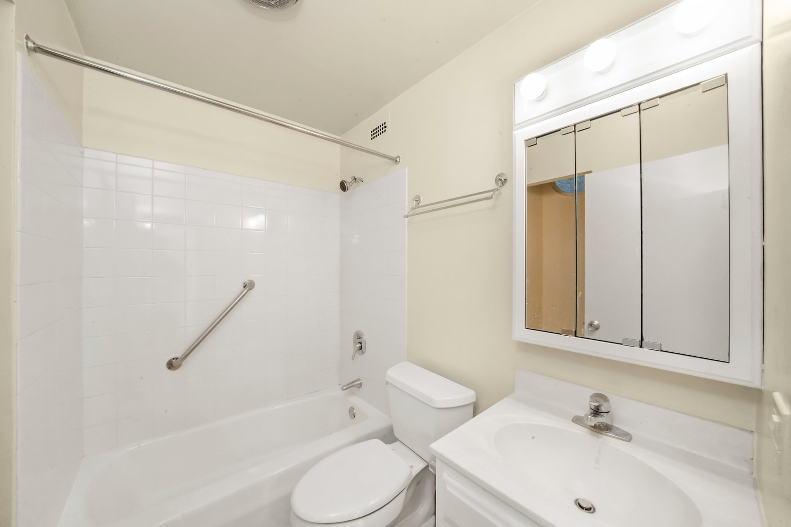 1555 N Sandburg Terrace Unit: 401K