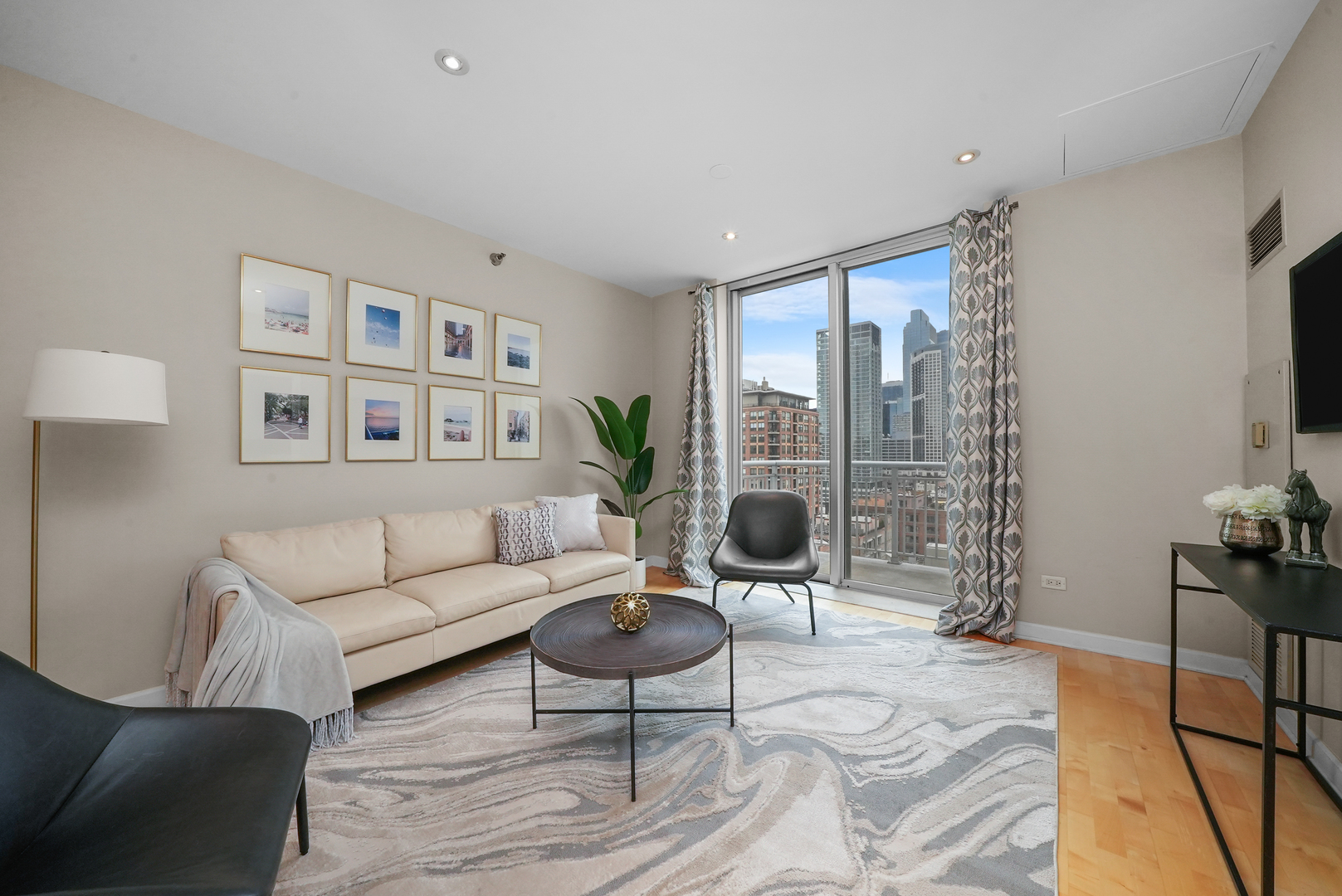 421 W Huron Street Unit: 1508