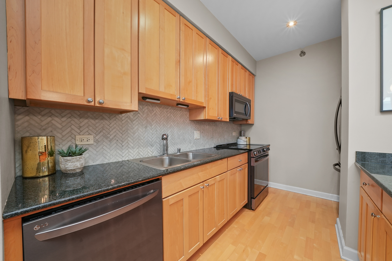 421 W Huron Street Unit: 1508