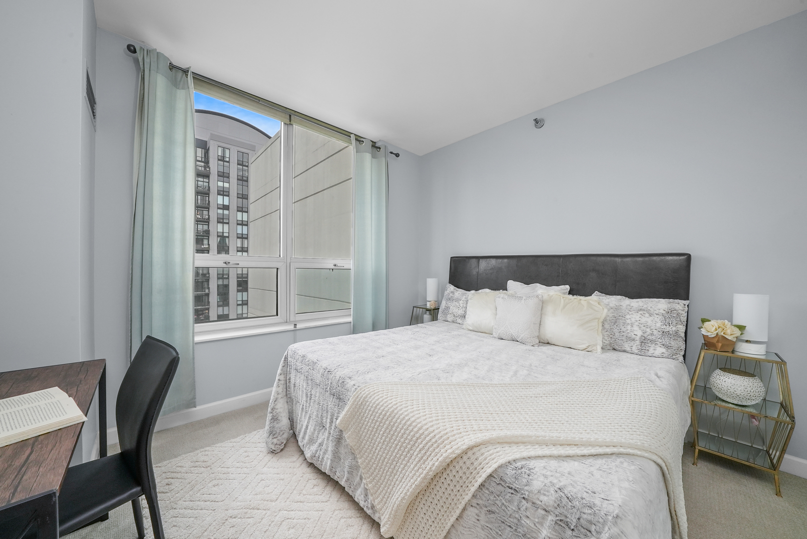 421 W Huron Street Unit: 1508