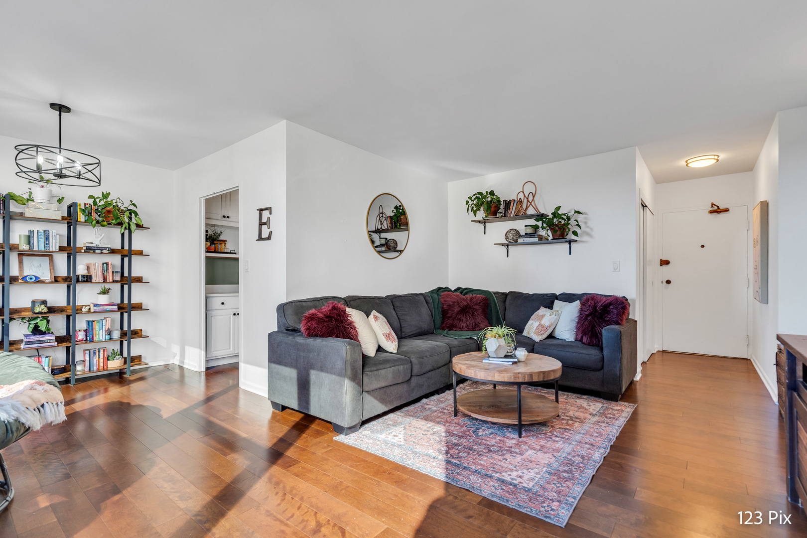 3900 N Lake Shore Drive Unit: 6J