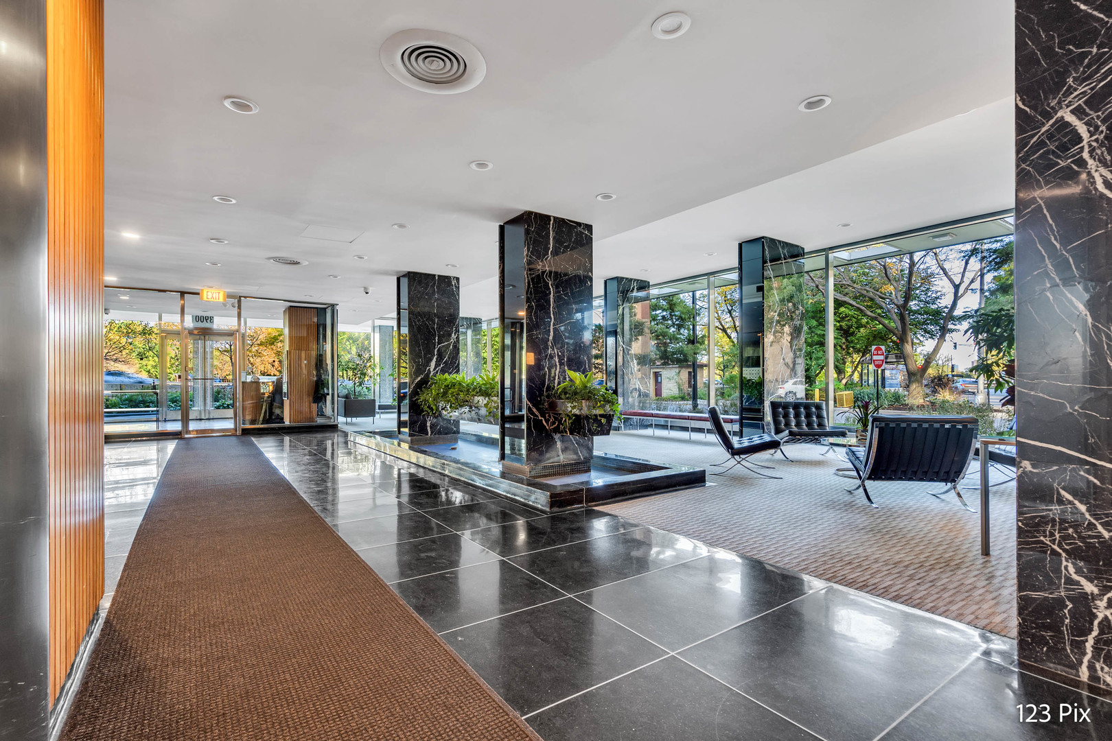 3900 N Lake Shore Drive Unit: 6J