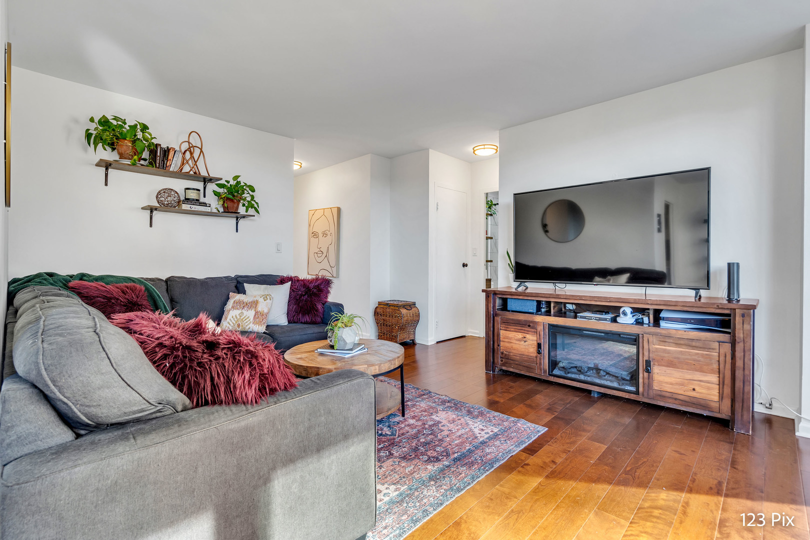 3900 N Lake Shore Drive Unit: 6J