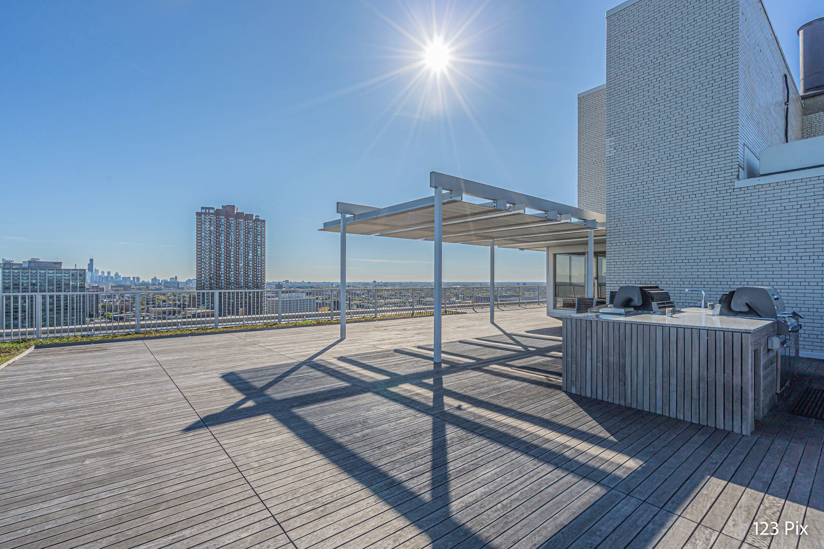 3900 N Lake Shore Drive Unit: 6J