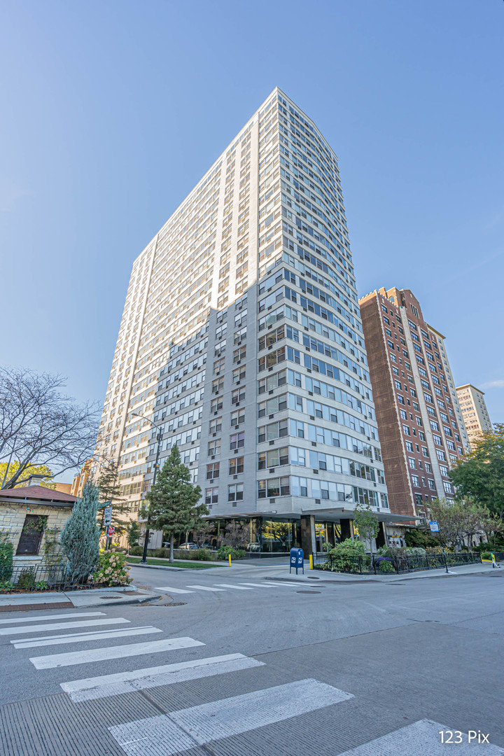 3900 N Lake Shore Drive Unit: 6J