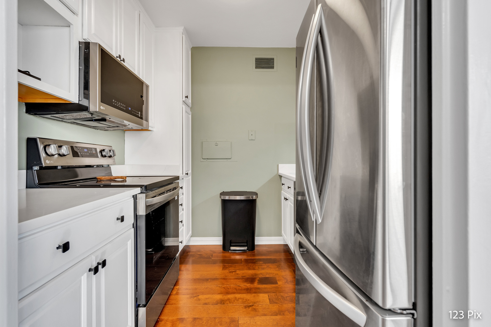 3900 N Lake Shore Drive Unit: 6J