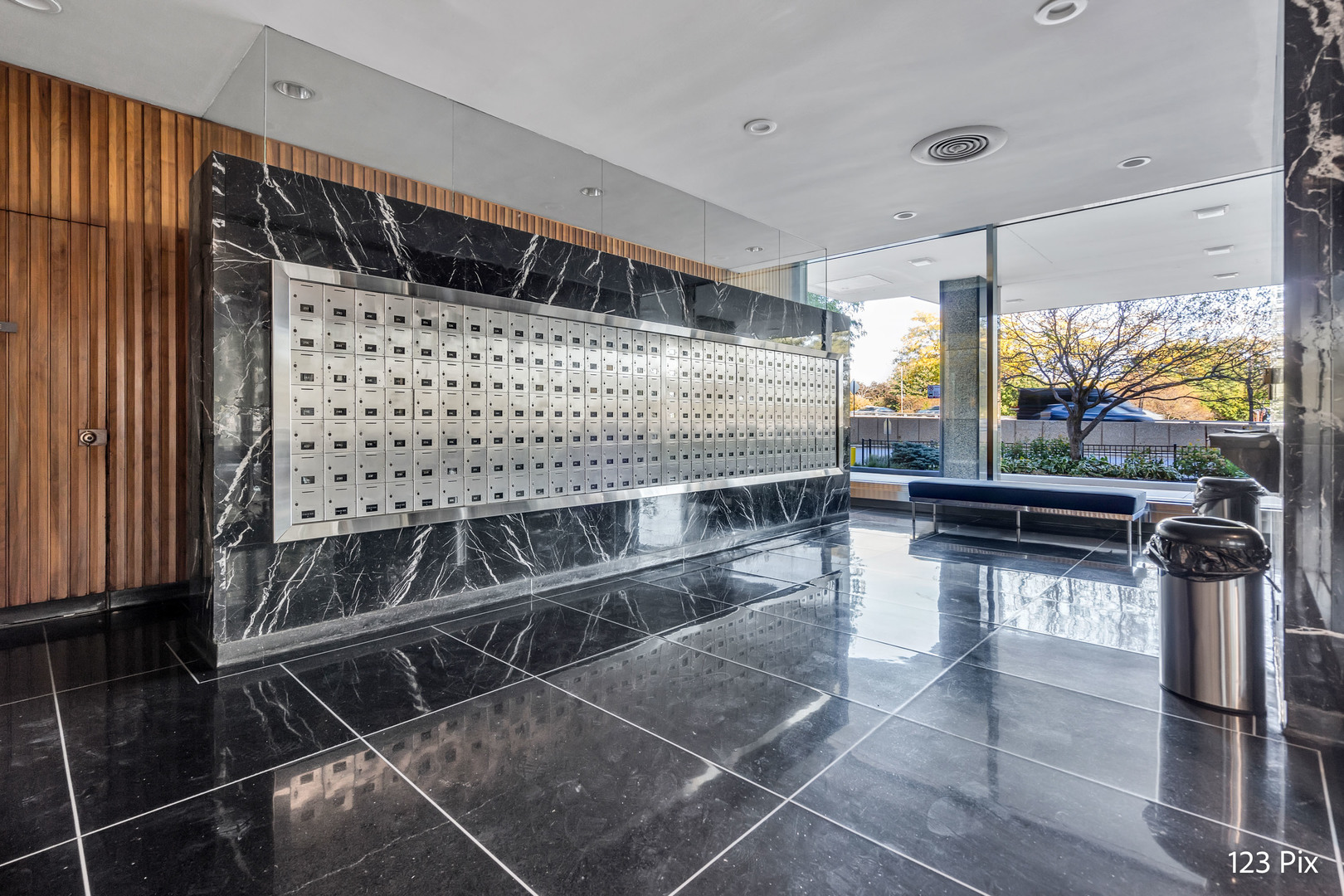 3900 N Lake Shore Drive Unit: 6J