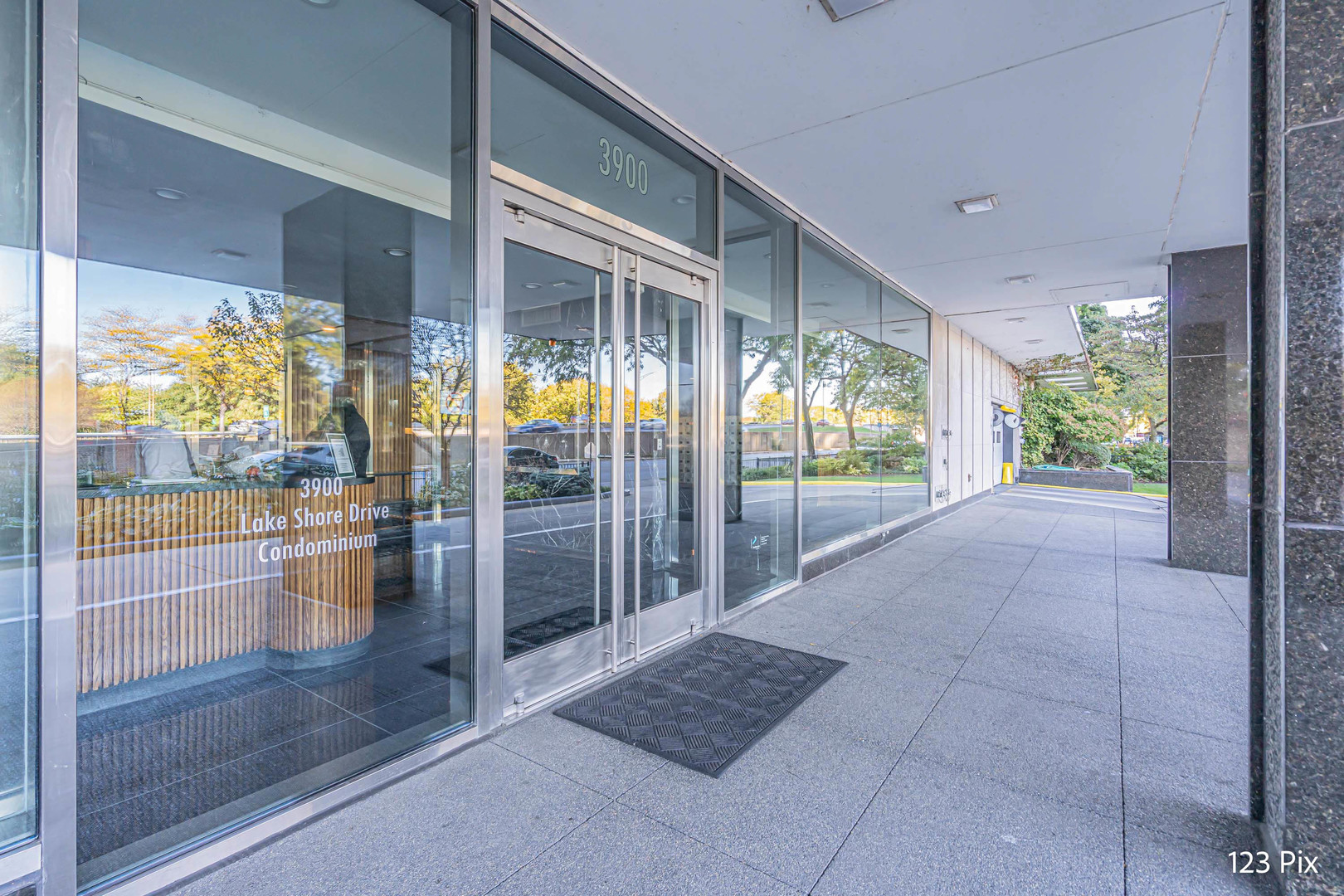 3900 N Lake Shore Drive Unit: 6J