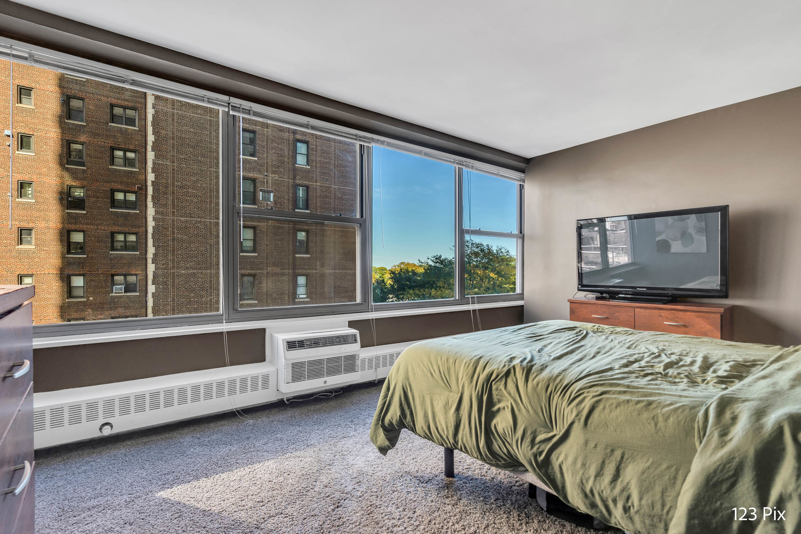 3900 N Lake Shore Drive Unit: 6J