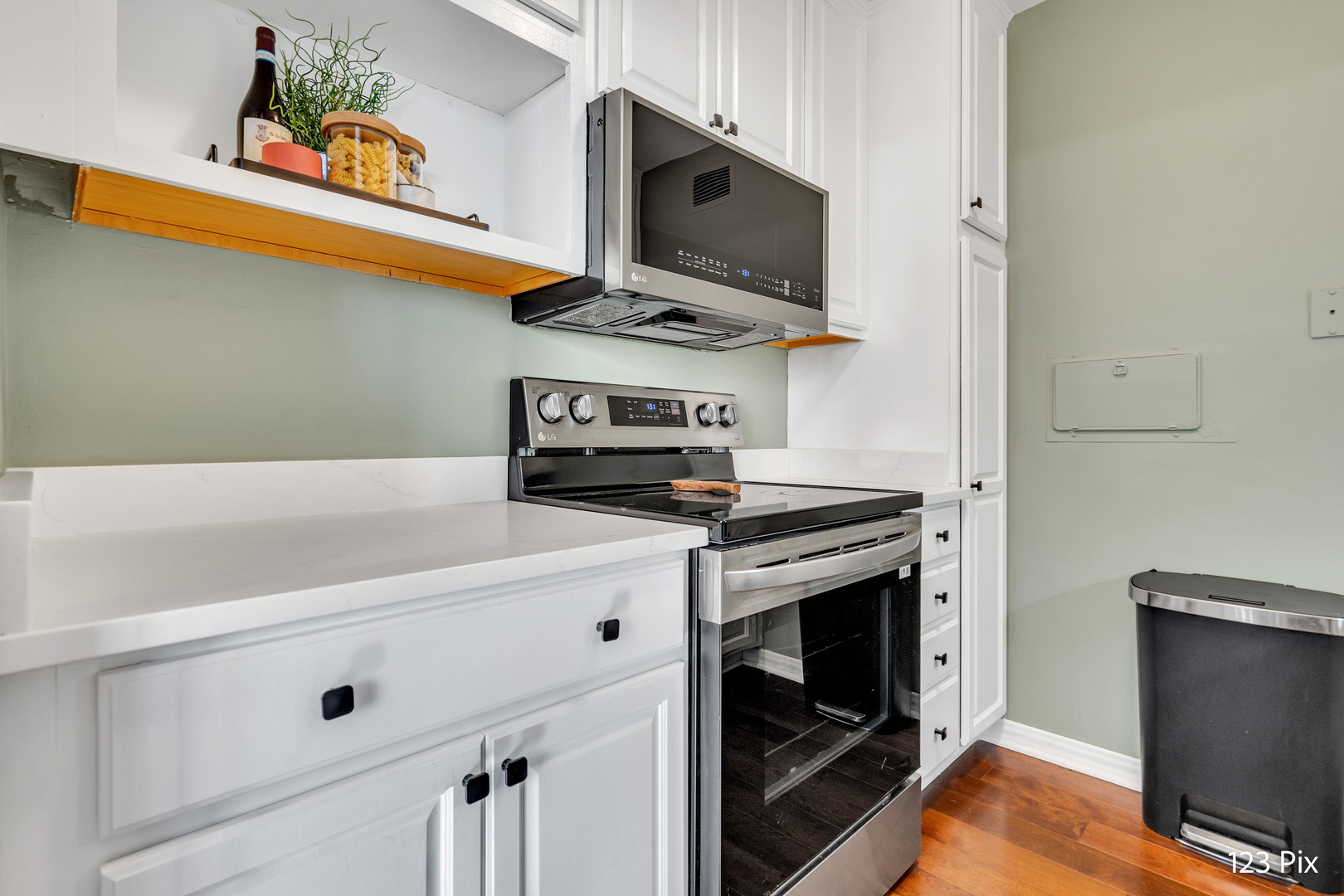 3900 N Lake Shore Drive Unit: 6J