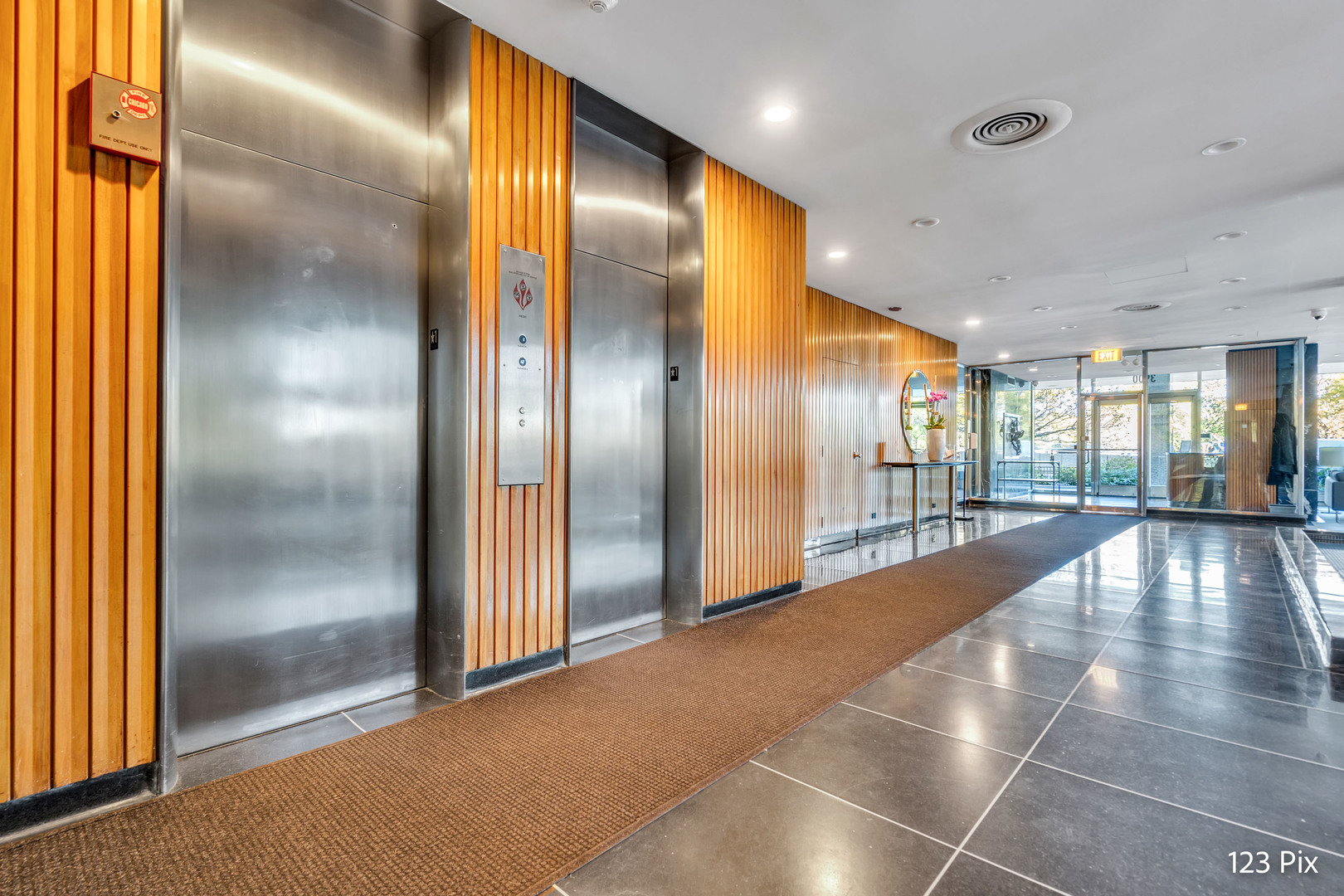 3900 N Lake Shore Drive Unit: 6J