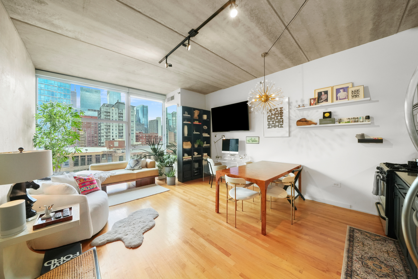630 N Franklin Street Unit: 1002