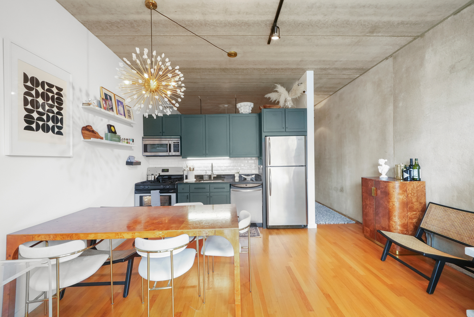 630 N Franklin Street Unit: 1002