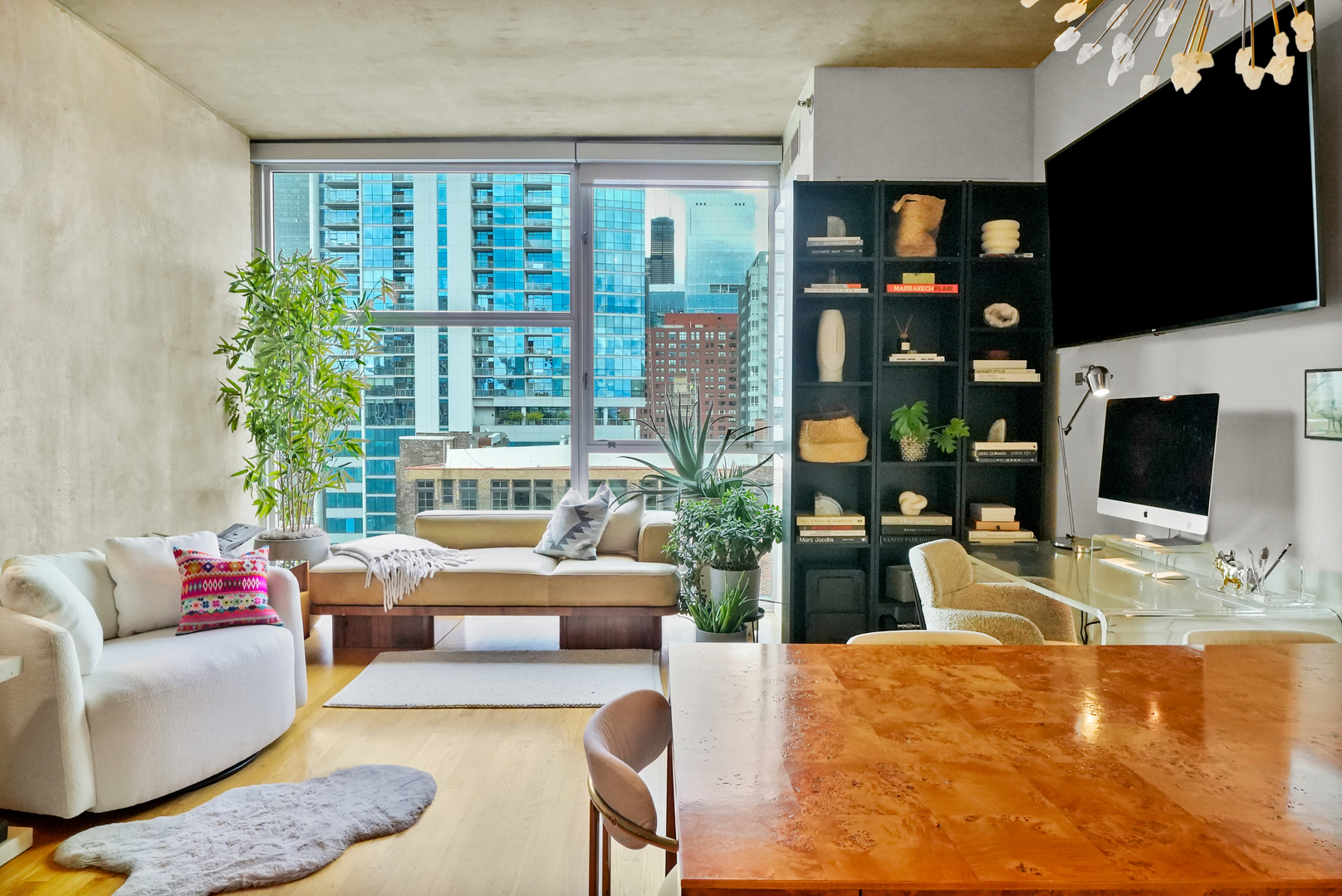 630 N Franklin Street Unit: 1002
