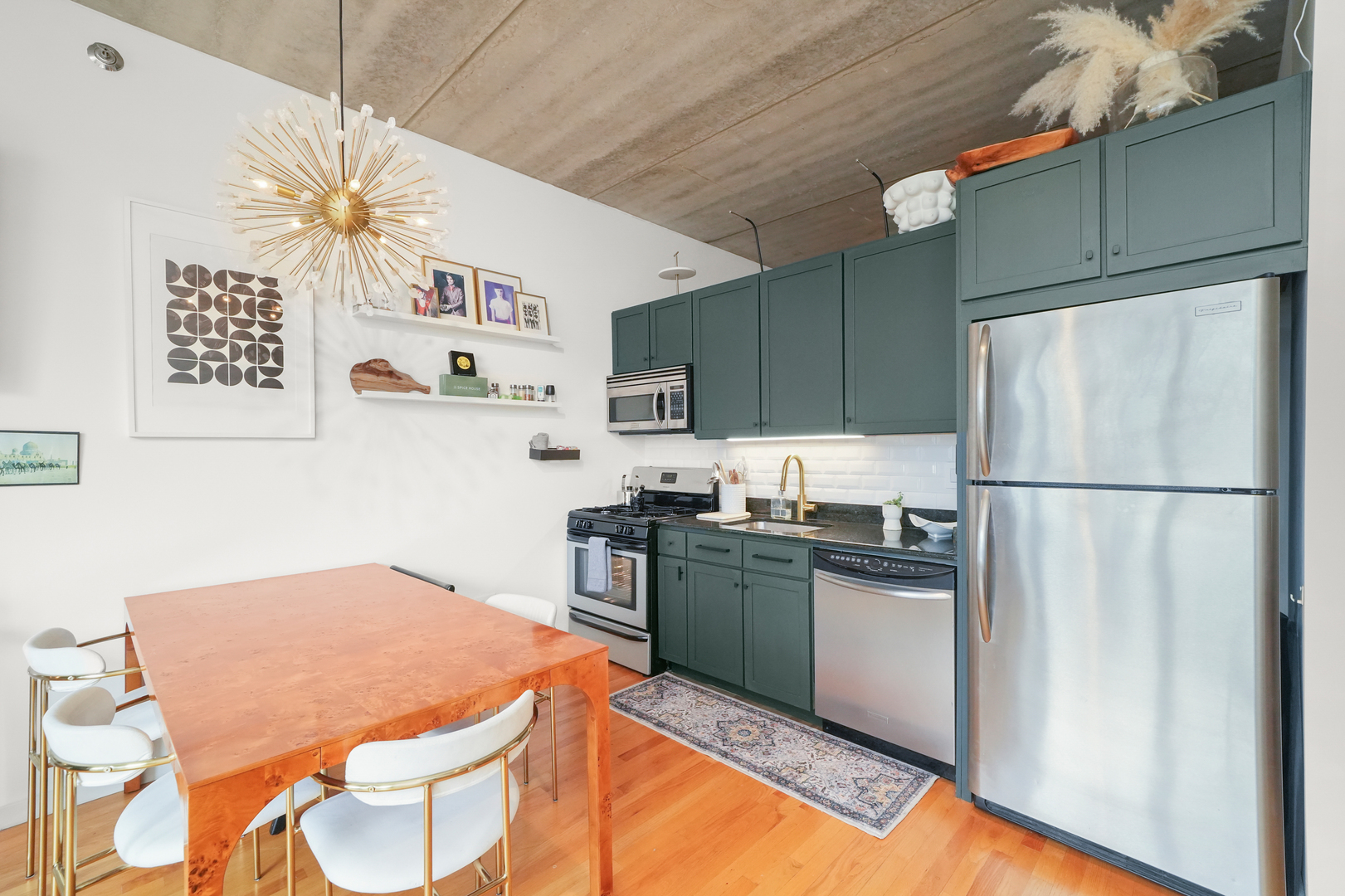 630 N Franklin Street Unit: 1002