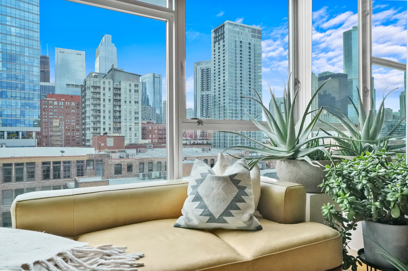 630 N Franklin Street Unit: 1002
