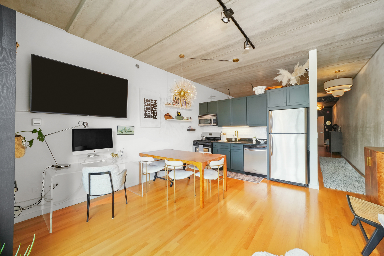630 N Franklin Street Unit: 1002
