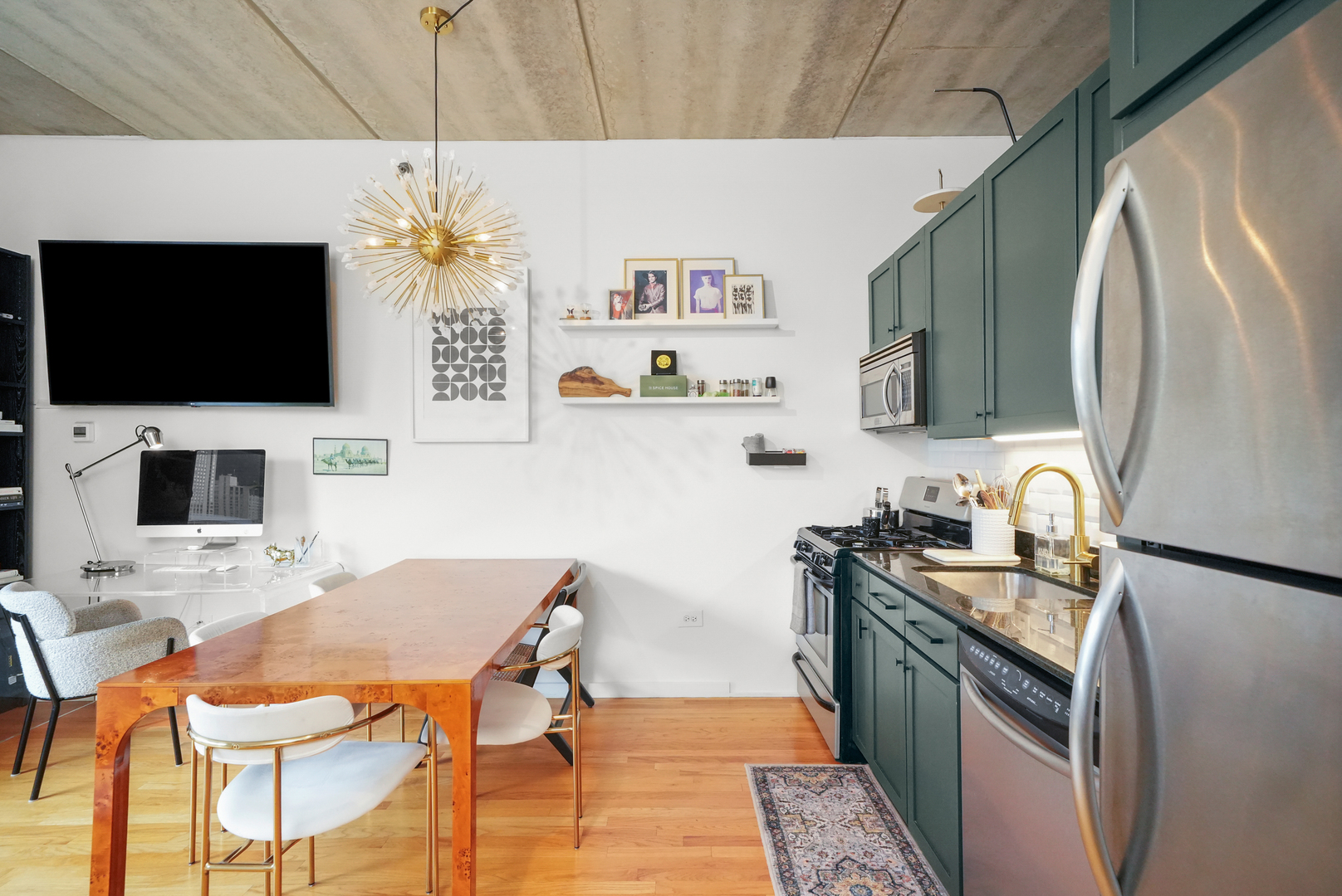 630 N Franklin Street Unit: 1002