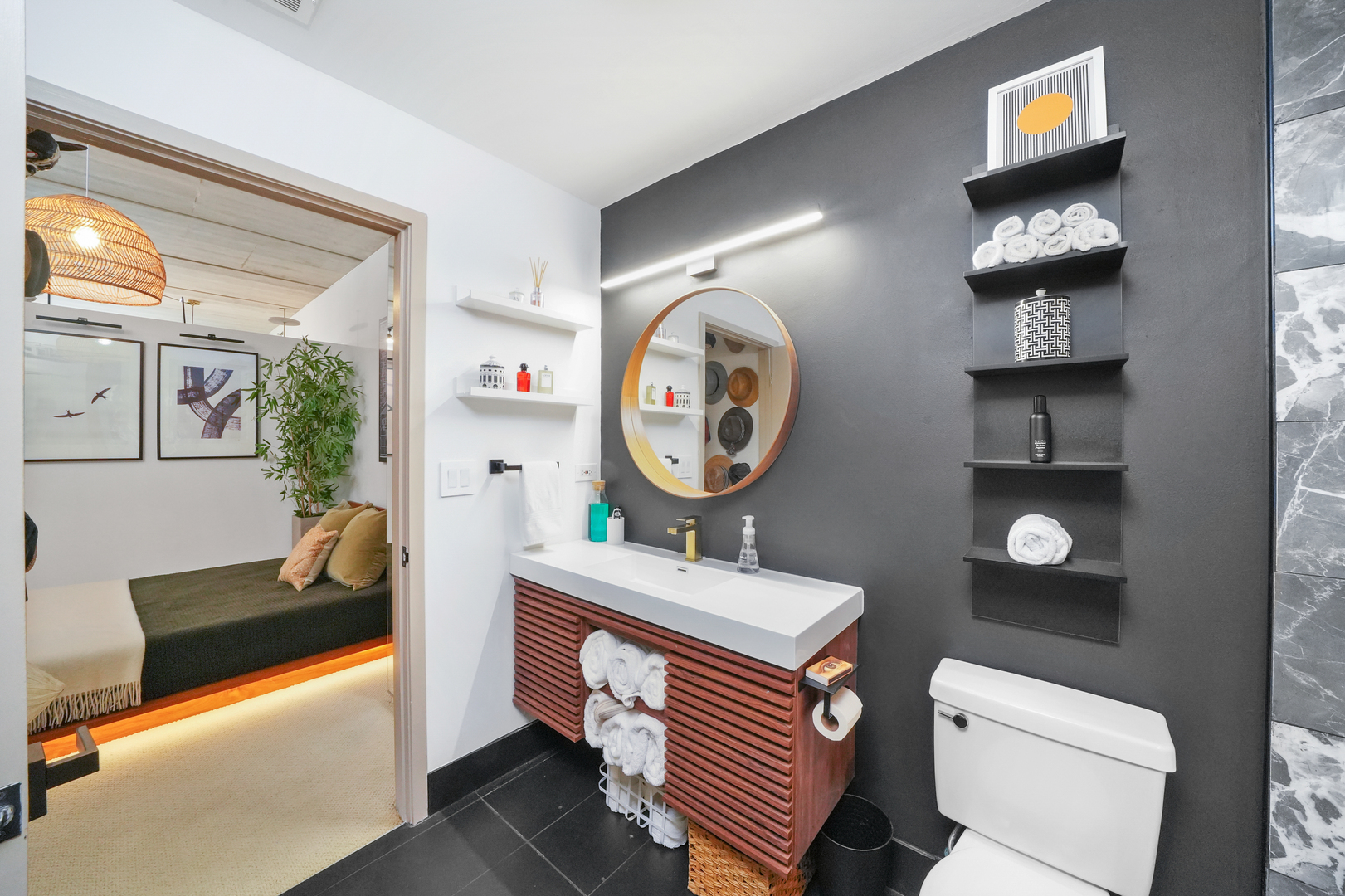 630 N Franklin Street Unit: 1002