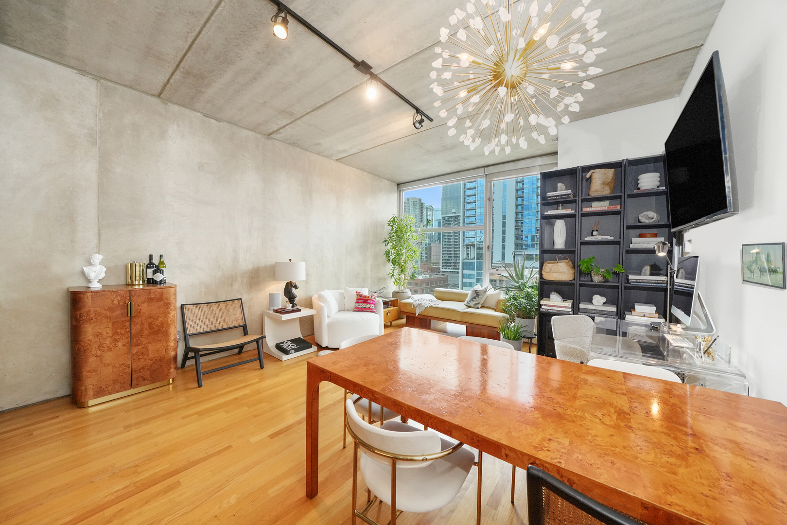 630 N Franklin Street Unit: 1002