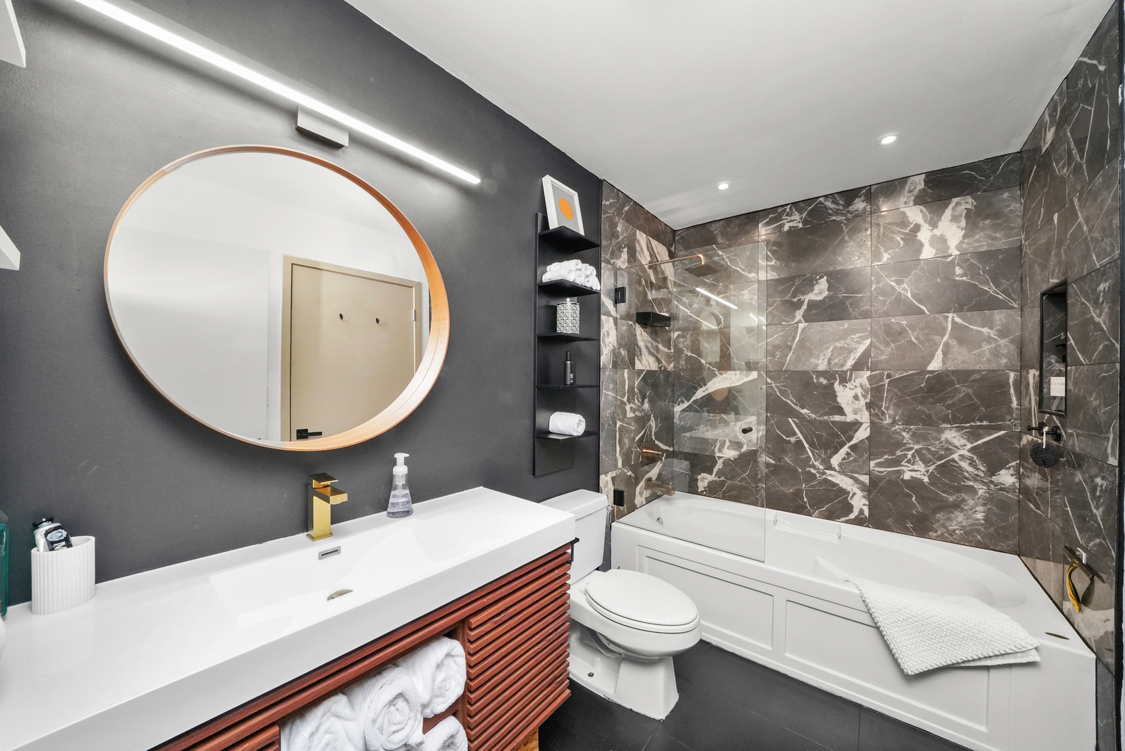 630 N Franklin Street Unit: 1002