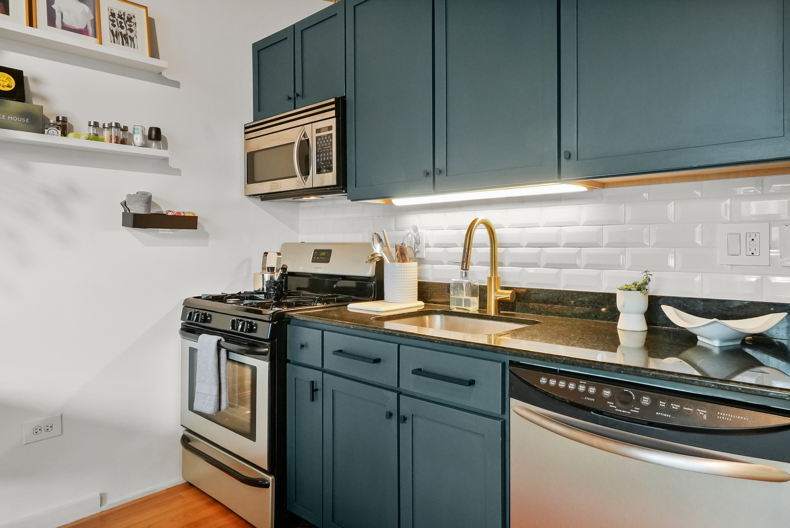 630 N Franklin Street Unit: 1002