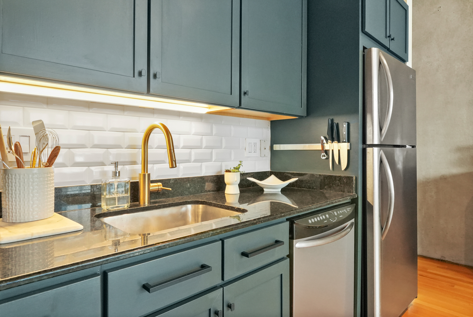 630 N Franklin Street Unit: 1002