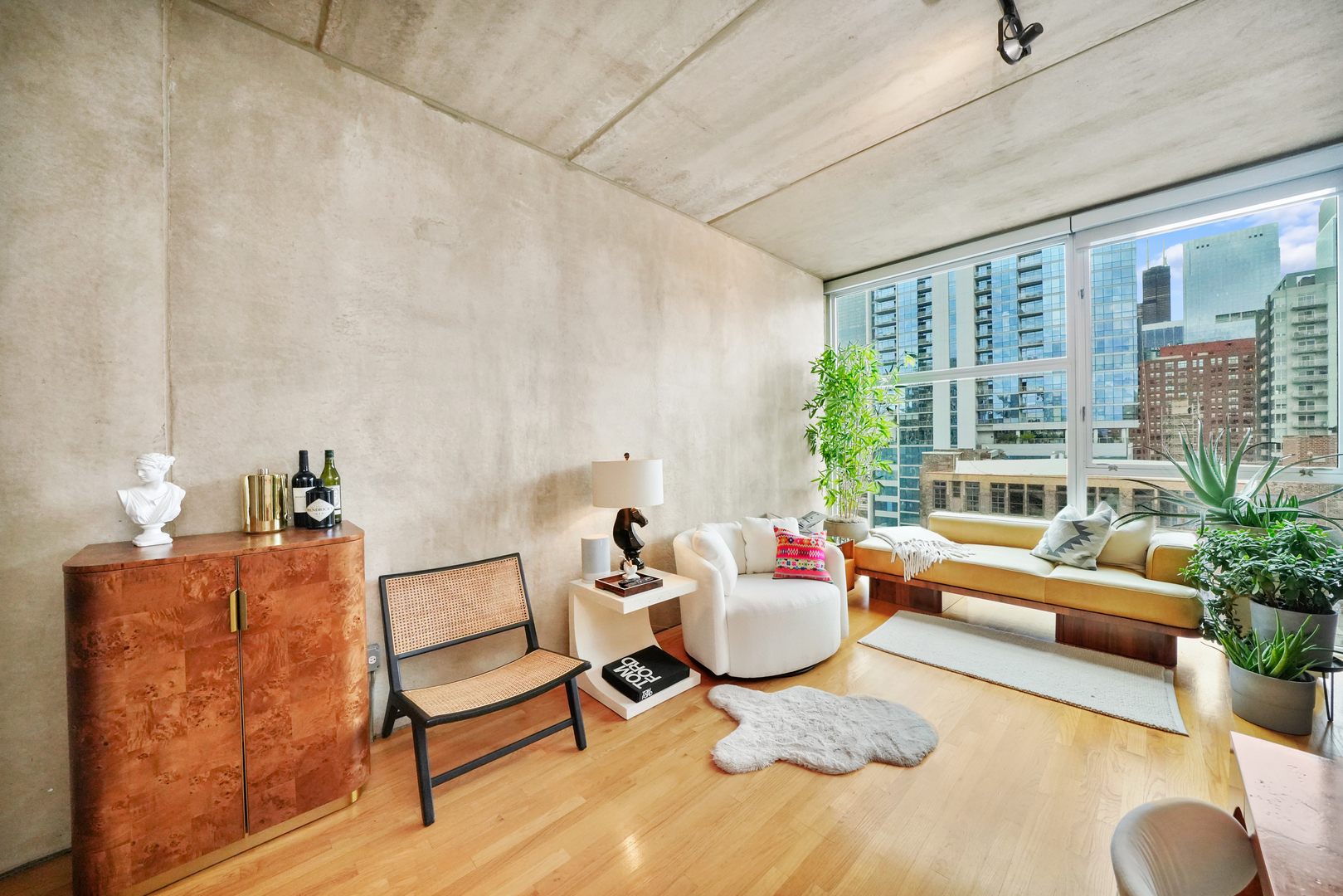 630 N Franklin Street Unit: 1002