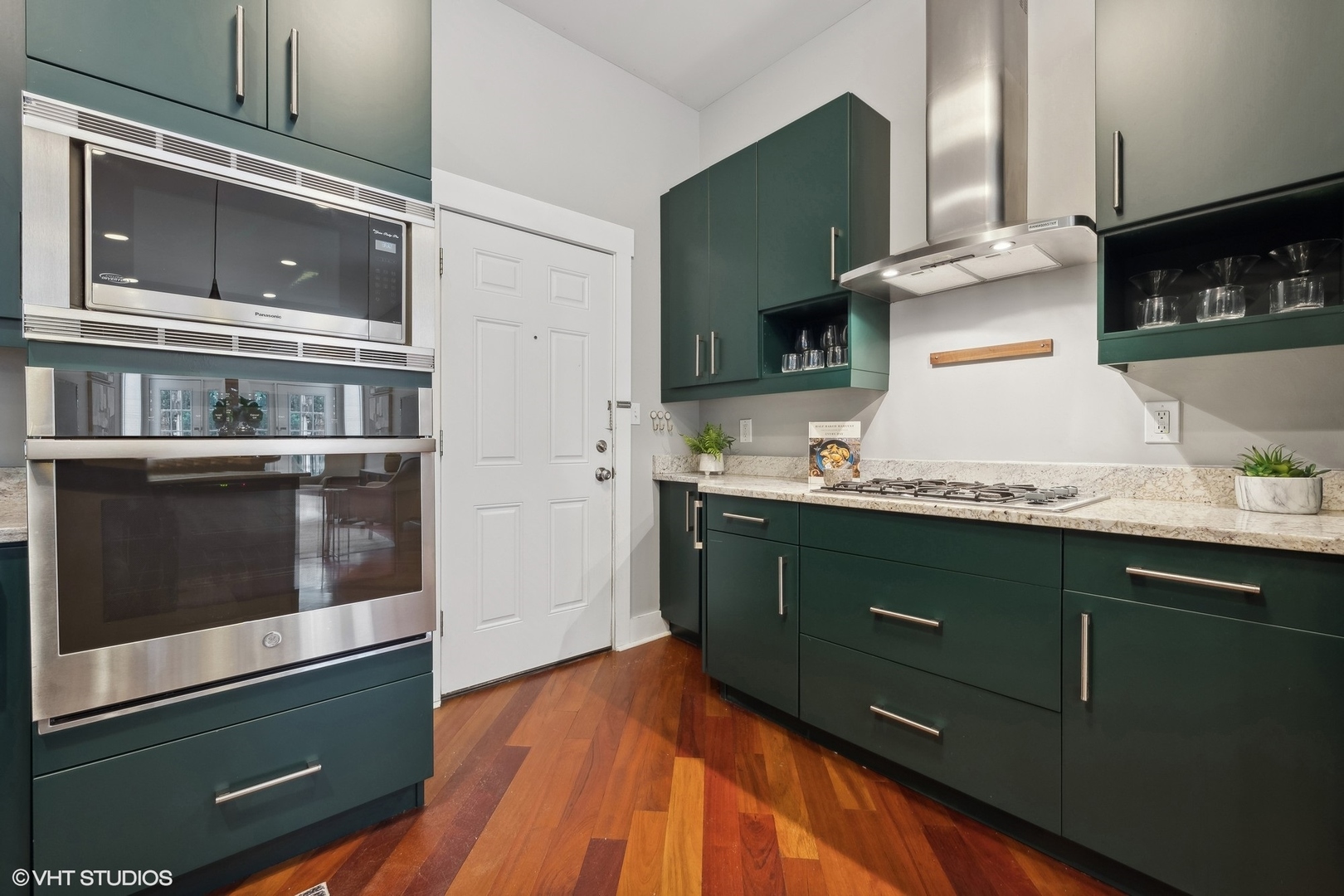 1040 N Paulina Street Unit: 1F