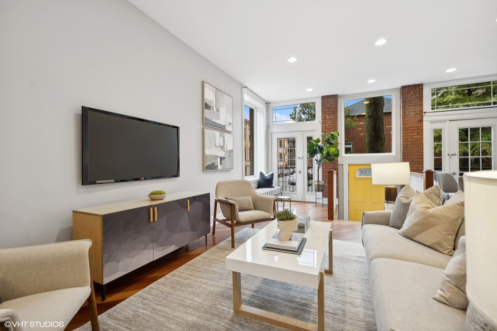 1040 N Paulina Street Unit: 1F