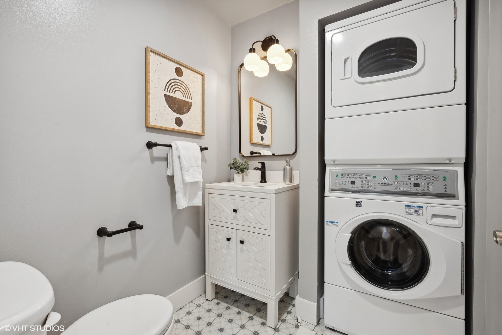 1040 N Paulina Street Unit: 1F