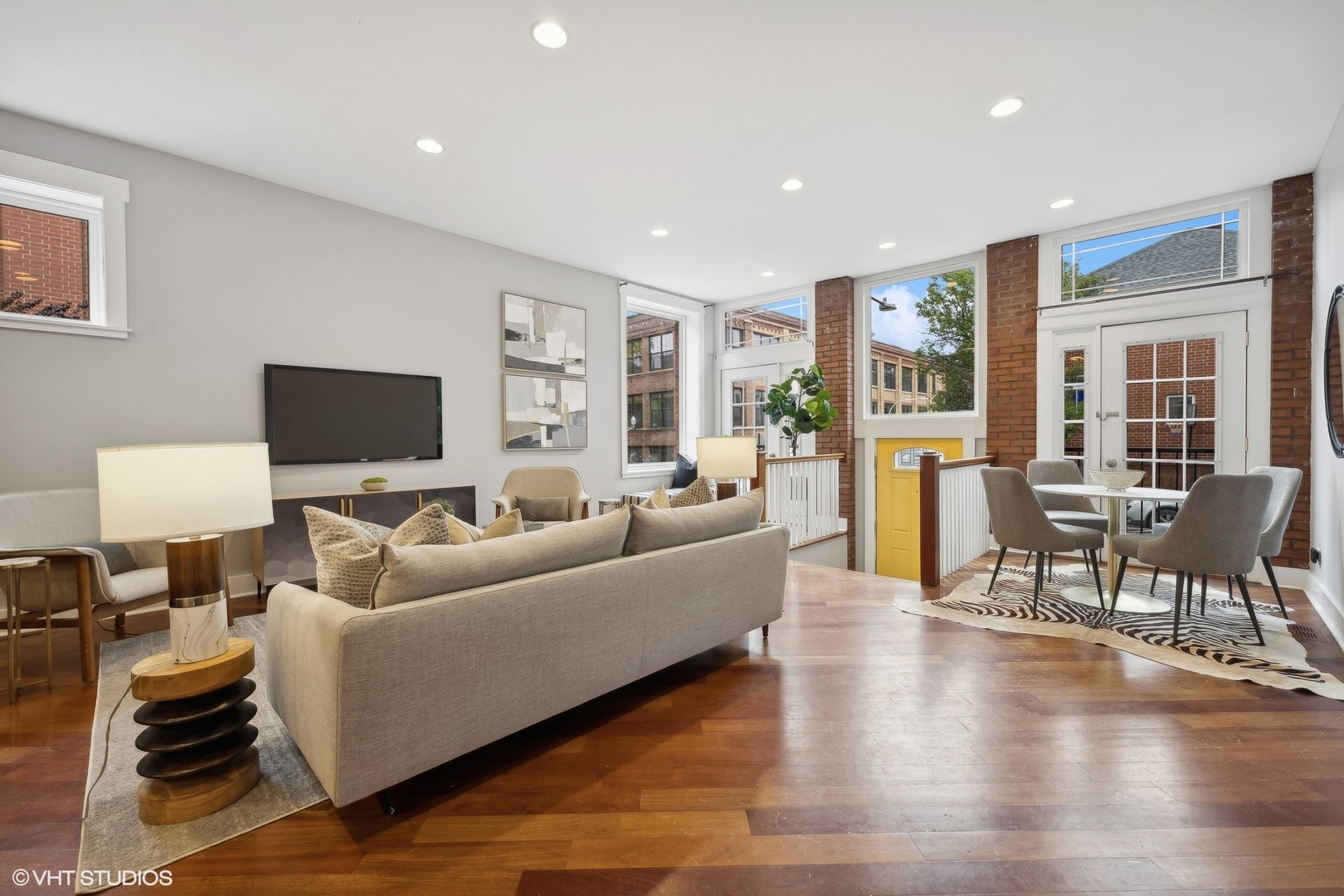 1040 N Paulina Street Unit: 1F