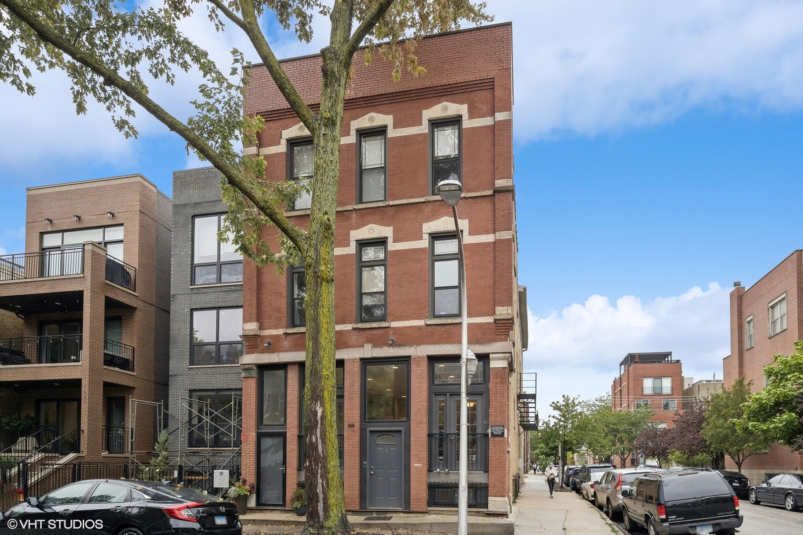 1040 N Paulina Street Unit: 1F